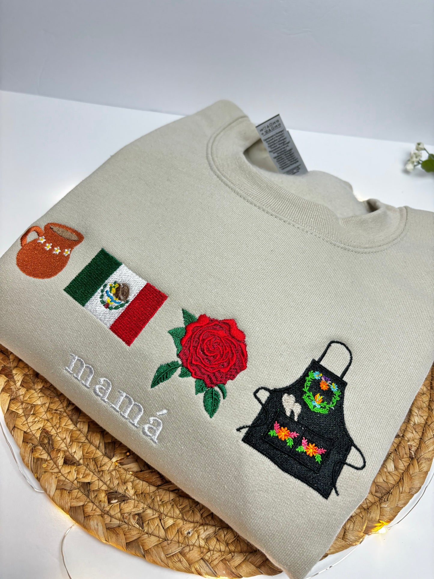 Mamá Embroidered Sweatshirt
