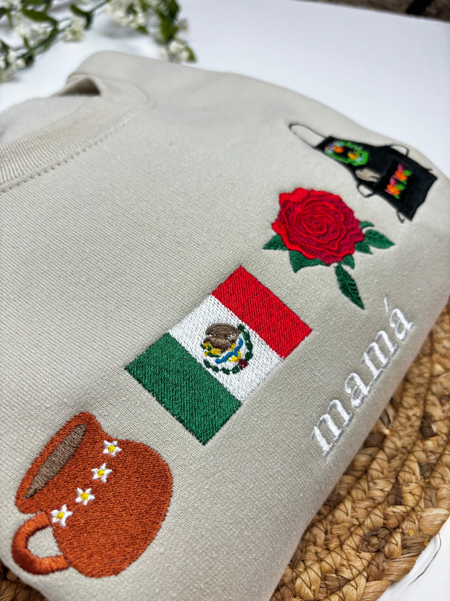 Mamá Embroidered Sweatshirt
