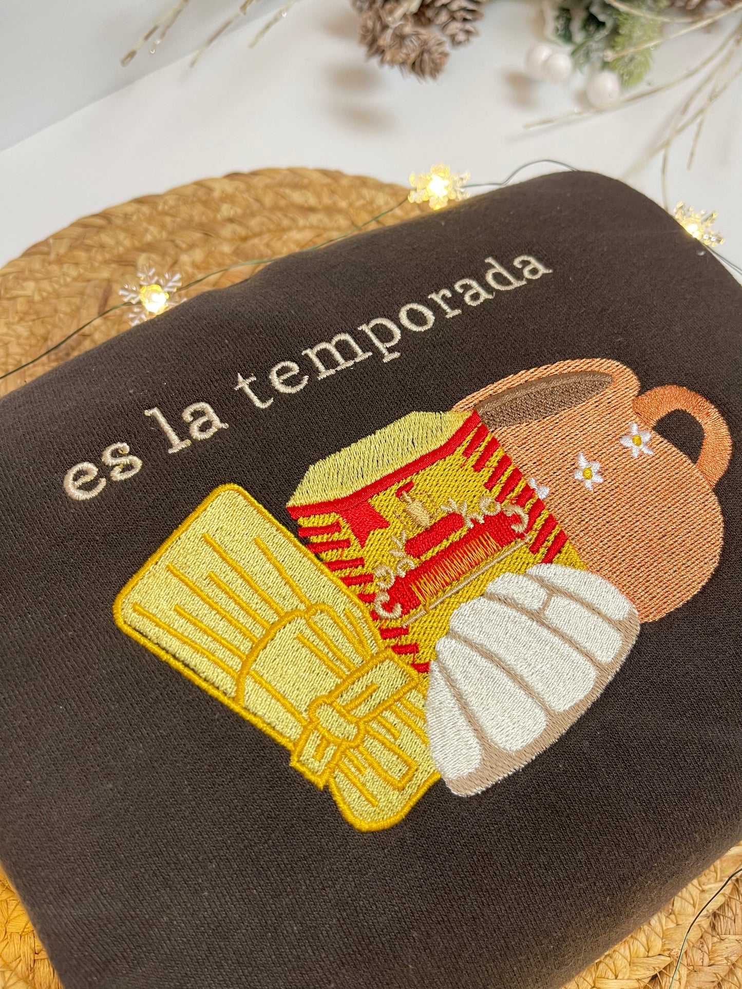 Es La Temporada Sweatshirt